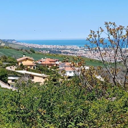 B&B Verena, Casa Ferrari Colonnella Bagian luar foto