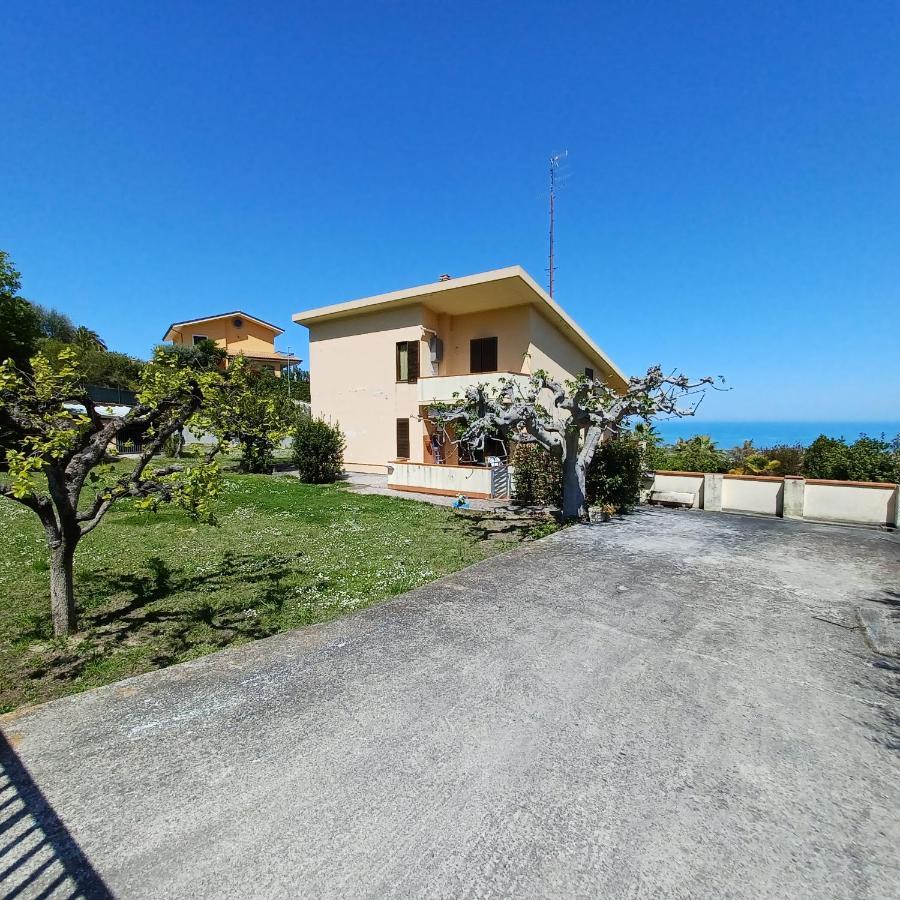 B&B Verena, Casa Ferrari Colonnella Bagian luar foto