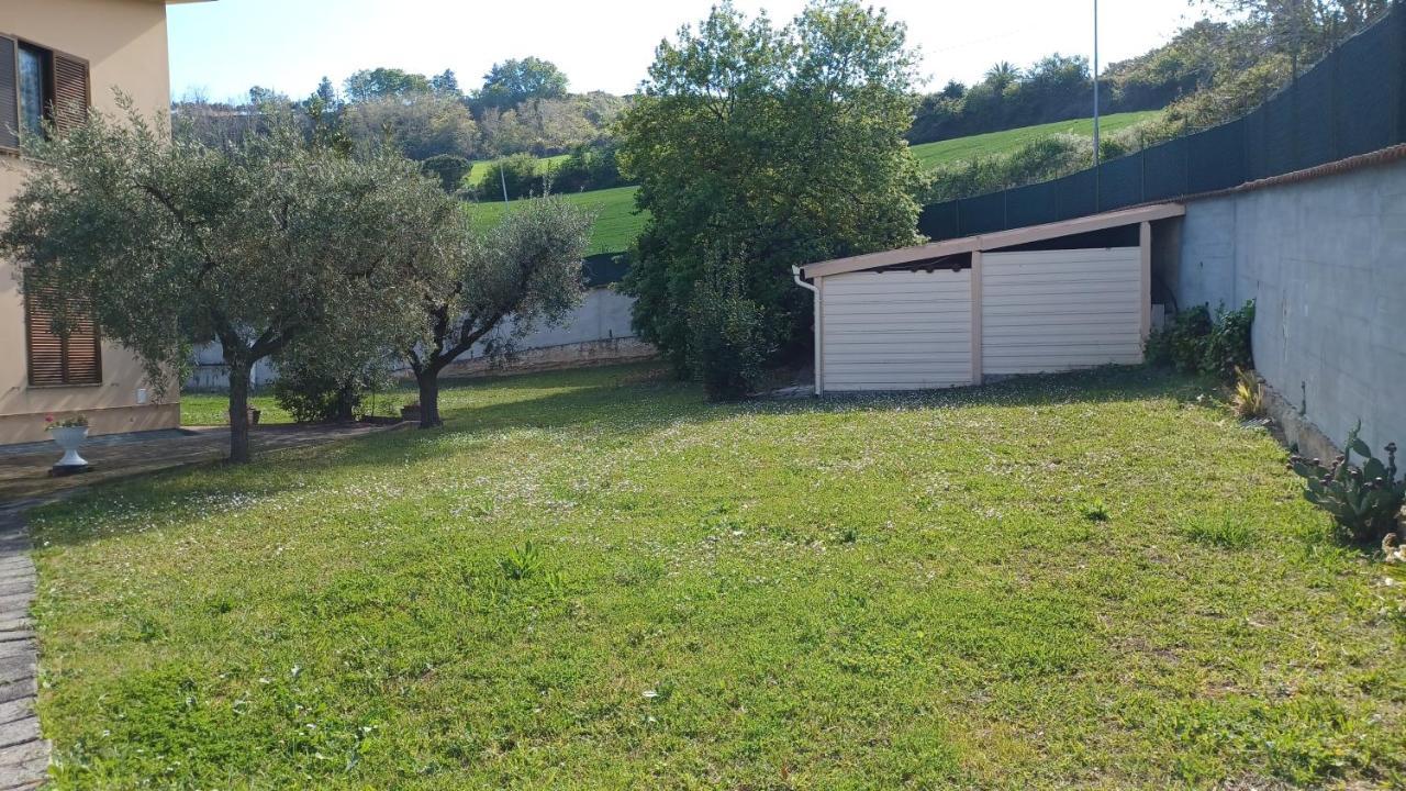 B&B Verena, Casa Ferrari Colonnella Bagian luar foto